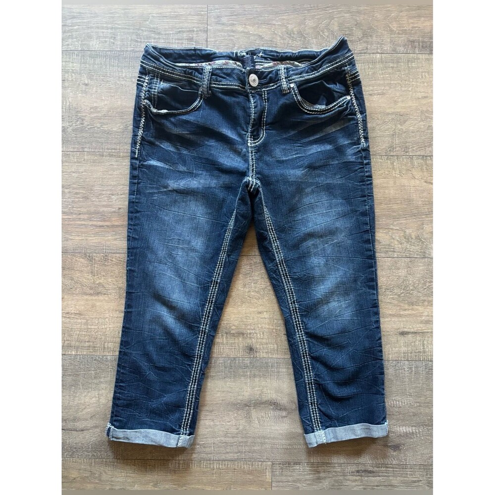 Amethyst women’s size 11 blue denim capri jeans cuff hem embroidered details